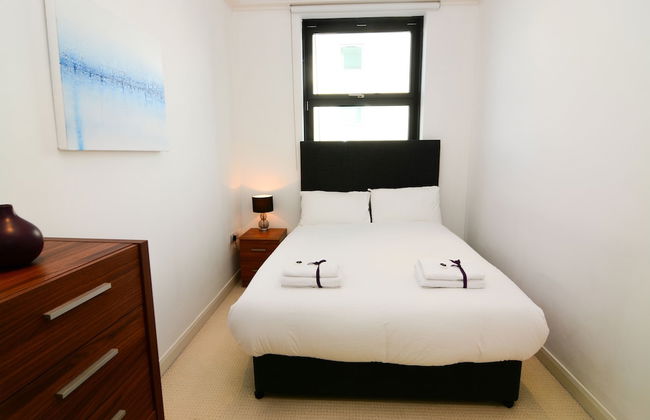 Canary Wharf - Corporate River View Apartments - Photo 10