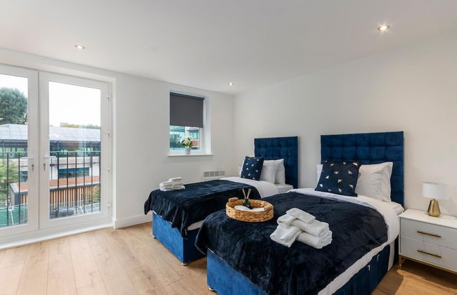 Deluxe 2-BR Saarb Apartment Leatherhead - Foto 1