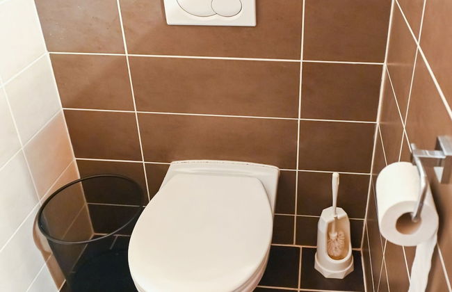 Loft-like Apartment With Swimming Pond - Photo 13