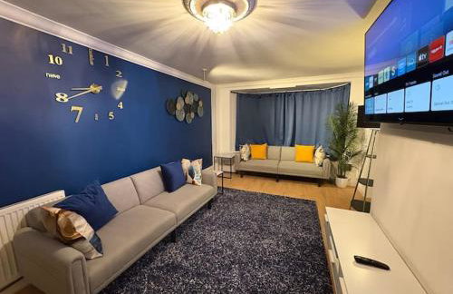 Modern & Spacious 3BR House Bracknell - Berkshire - Photo 1