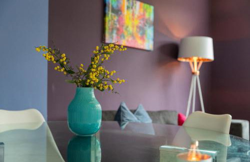 Modern And Vibrantly Designed Apartment - Foto 30