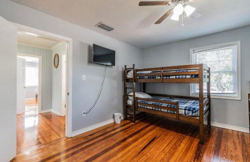 A Large Tropical Estate with 2 Acres of Space home - Foto 36