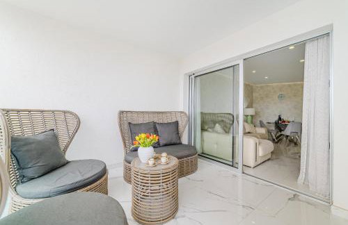 Poolside Escape - airco & heated pool - Foto 6