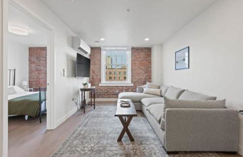 Walk to Riverfront Park! Downtown Gem w Pool Table 404 - Foto 1