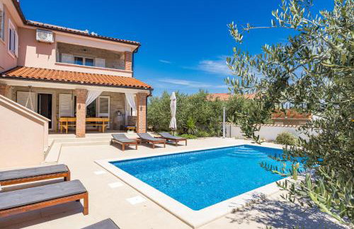 Villa Javor near Pula only 1 km from the beach with sea view and heated pool - Foto 12