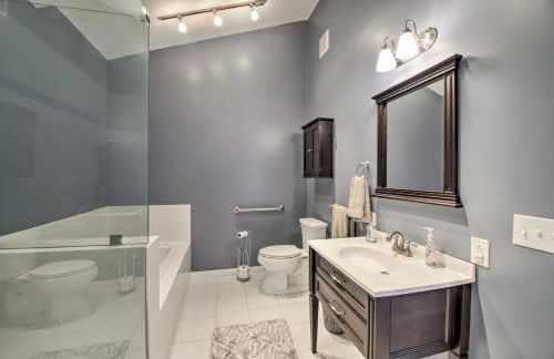 Benton Harbor Lake House with Dock and Fire Pit! - Foto 16