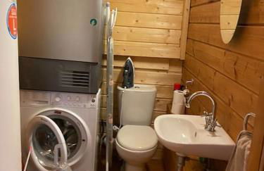 3 Bedroom Lodge Hotub pool in Horsley Surrey UK - Photo 39