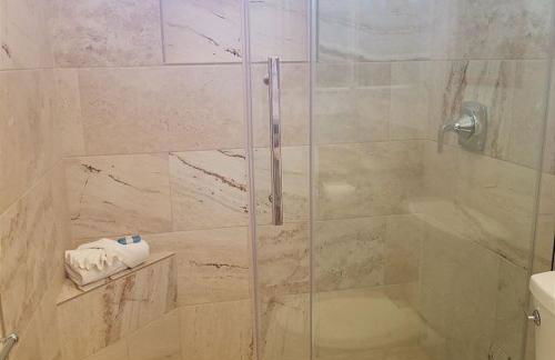 Peaceful retreat with pool gym & BBQ - Foto 23