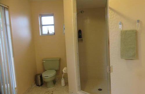 Spacious villa, pool, water views, walk to beach - Foto 18