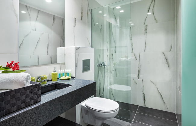 Nymphes Deluxe Accommodation - Photo 23