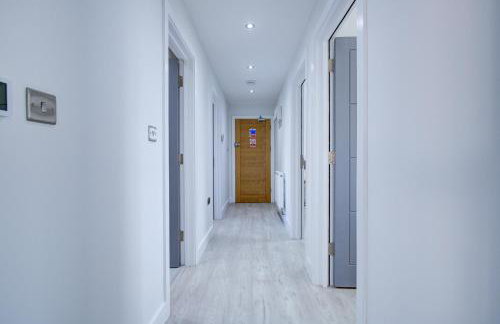 Hybrid Resi - Uxbridge, On-site car or van parking, near London Heathrow Airport - Photo 27