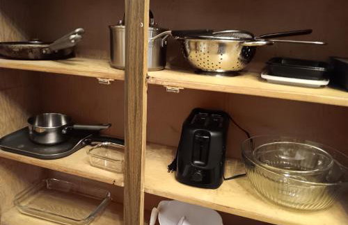 Mid Century Style Cottage Near Historic Downtown - Foto 35