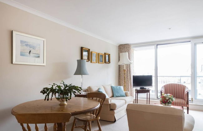 Bright Traditional 1bed Battersea Riverside Apt - Photo 3