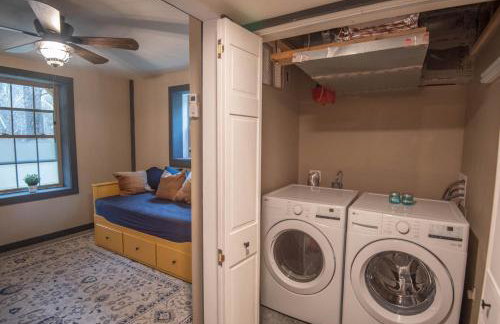 Cabin on the New River with Easy Steps to the River,Hot Tub, Fire Pit - Photo 21