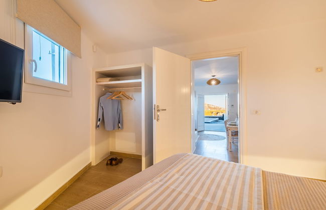 Klimata House - Private Hot Tub Pool & BBQ Villa - Photo 2