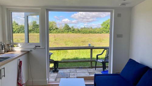 April Cottage Meadow Studio - Photo 1