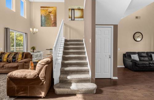 Upstay Home w Pool Hot Tub & Patio - Pet Friendly - Foto 18