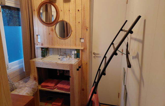 Tranquil Chalet in Geel With Garden - Photo 9