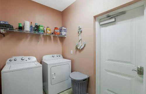 Beachy condo in Artesia with pool, gym and pickleball - Foto 18