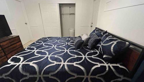 Master Bedroom w Pvt Bath in shared home - Foto 3