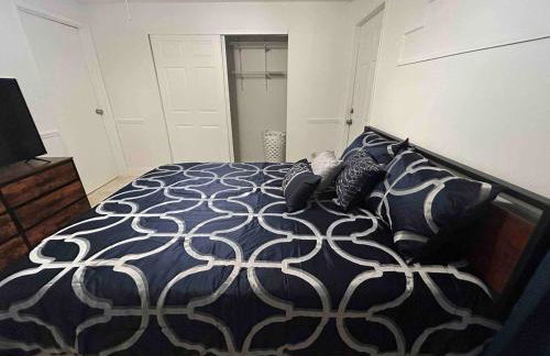 Master Bedroom w Pvt Bath in shared home - Foto 3