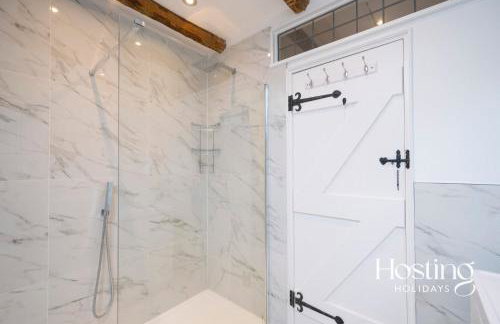 Stable Annex Bisham - Vibrant 1 Bed With Parking - Photo 14