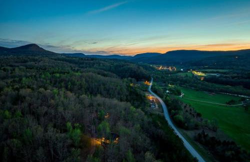 Cabin 1 - Peaceful Cabin Near River with Fire Pit and Hot Tub - Foto 12