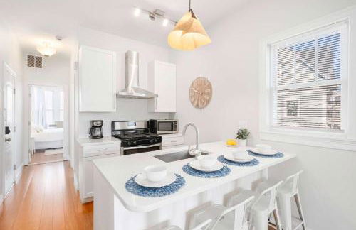 Jennifer's Chic Downtown City Views Private Deck - Foto 9