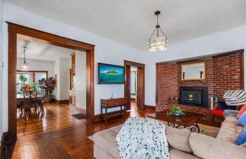 Historic Charm: Spacious 4BR Retreat Sleeps 11 - Holiday Home - Foto 27