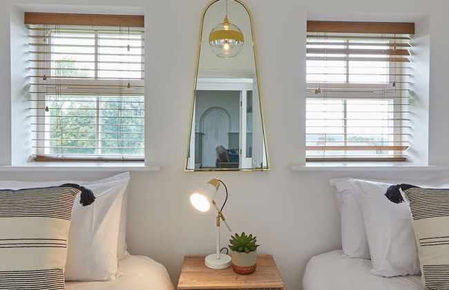 Host Stay Dunsley Chapel - Photo 14