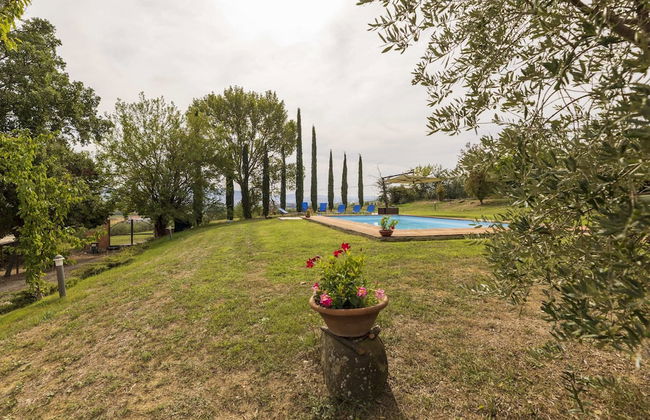 Classic Villa for Family With Pets - Photo 35