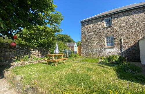 Charming coastal cottage - pet friendly! - Photo 22