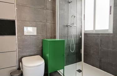 Spacious Studio by the University - Photo 22