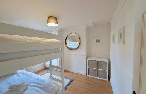 Stunning House With Private Backyard - Foto 16