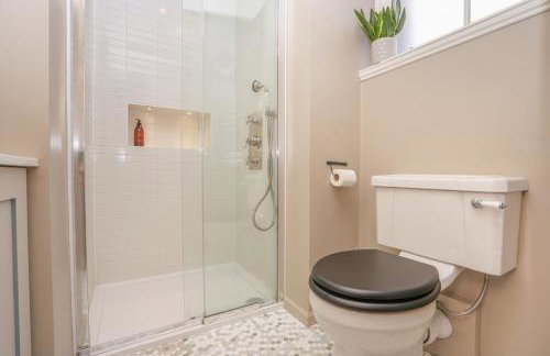 Luxury Wood panelled West End GF Flat - Foto 10