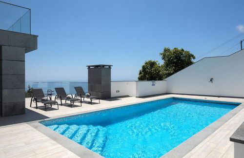 SKYFALL VILLA - Photo 26