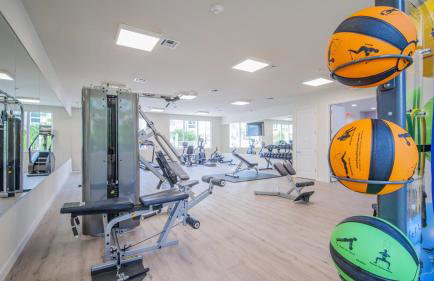 Beachside Bliss, 1BR Condo with Pool at Dania Beach - Foto 25