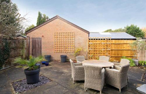 Superior House for 6 Near Beach w Parking Garden - Foto 64