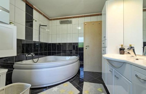 Awesome Home In Ivanec With Wi-Fi - Foto 28