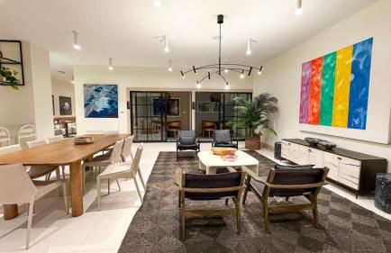 City Skyline Views & Rooftop Pool at District 225 - Foto 61