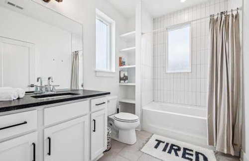 Nashville Townhouse with Rooftop & Modern Comfort - Foto 49