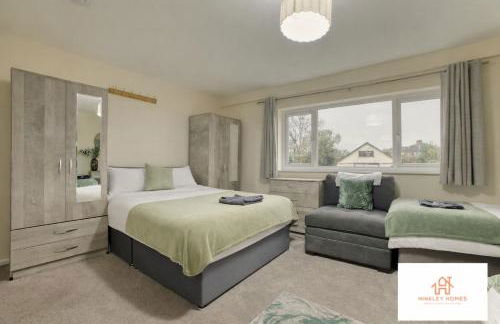 4 BR - Sleeps 12 - Long Stays - Free Parking - Foto 6