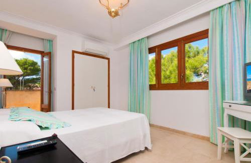 Villa Tita de Manresa, con jardines y vista mar - Foto 8