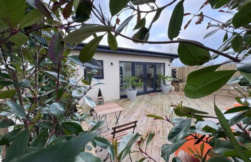 The Hide Away By The Garden Spa Stays - Hot Tub - Foto 15