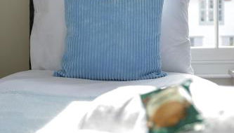 Big PROMO! Central Canterbury City Escape 2BR 2BA House, en-suite, Couples Retreat, Perfect For Families, Students, Relocators FREE Parking Fast WiFi - Foto 2