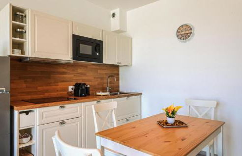 Awesome Apartment In Terre Roveresche - Foto 6