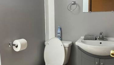 ~Como's Finest ~A Home Away From Home ~Sleeps 10 ~ - Foto 2