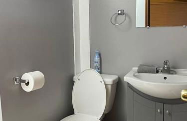 ~Como's Finest ~A Home Away From Home ~Sleeps 10 ~ - Foto 2