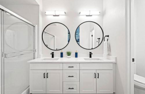 Newly Remodeled 2BR Apt | Mins to Disney | Arcade - Foto 15