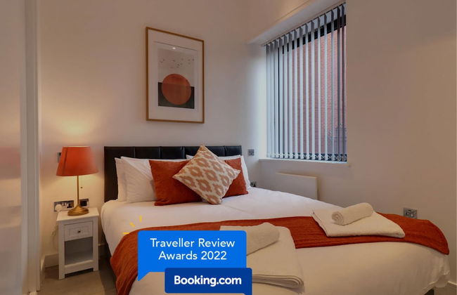 Apartment Sleeps 2 With Free Parking - Photo 1